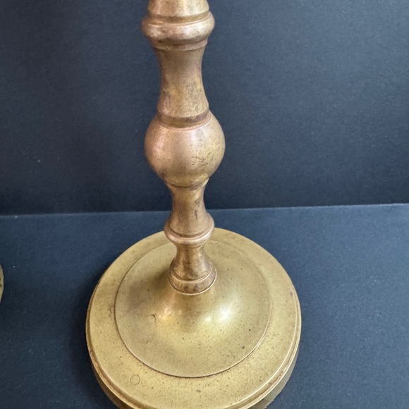Vintage Pair Traditional Colonial Brass Candlesticks Candle Holders 6 in. Tall - Picture 3 of 6